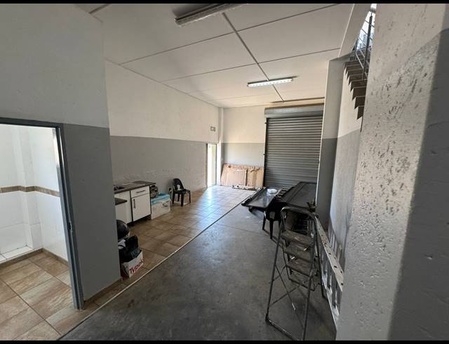 112M² WAREHOUSE TO LET IN CHLOORKOP